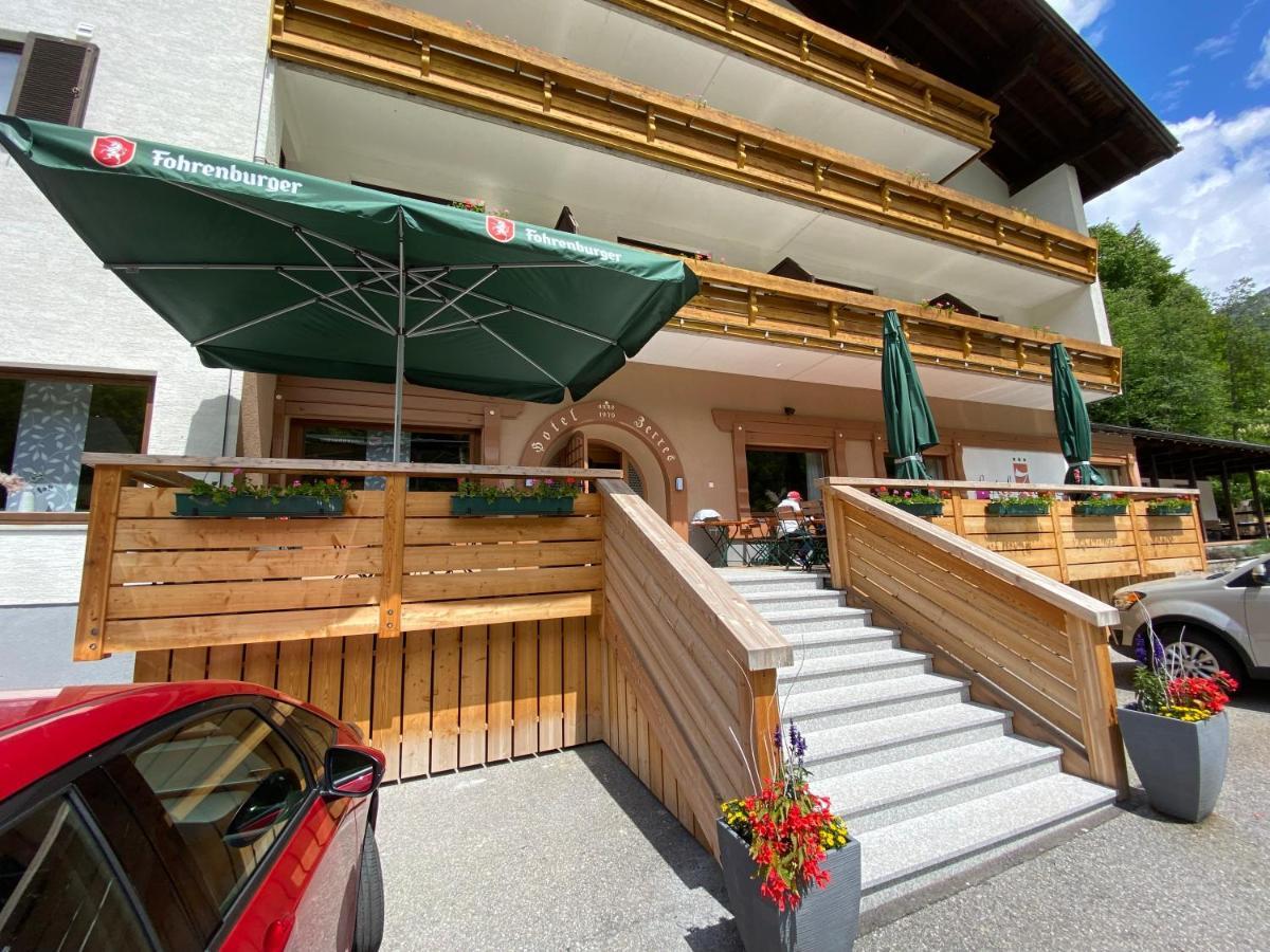 Hotel Zerres Partenen Buitenkant foto
