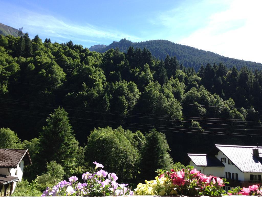 Hotel Zerres Partenen Buitenkant foto