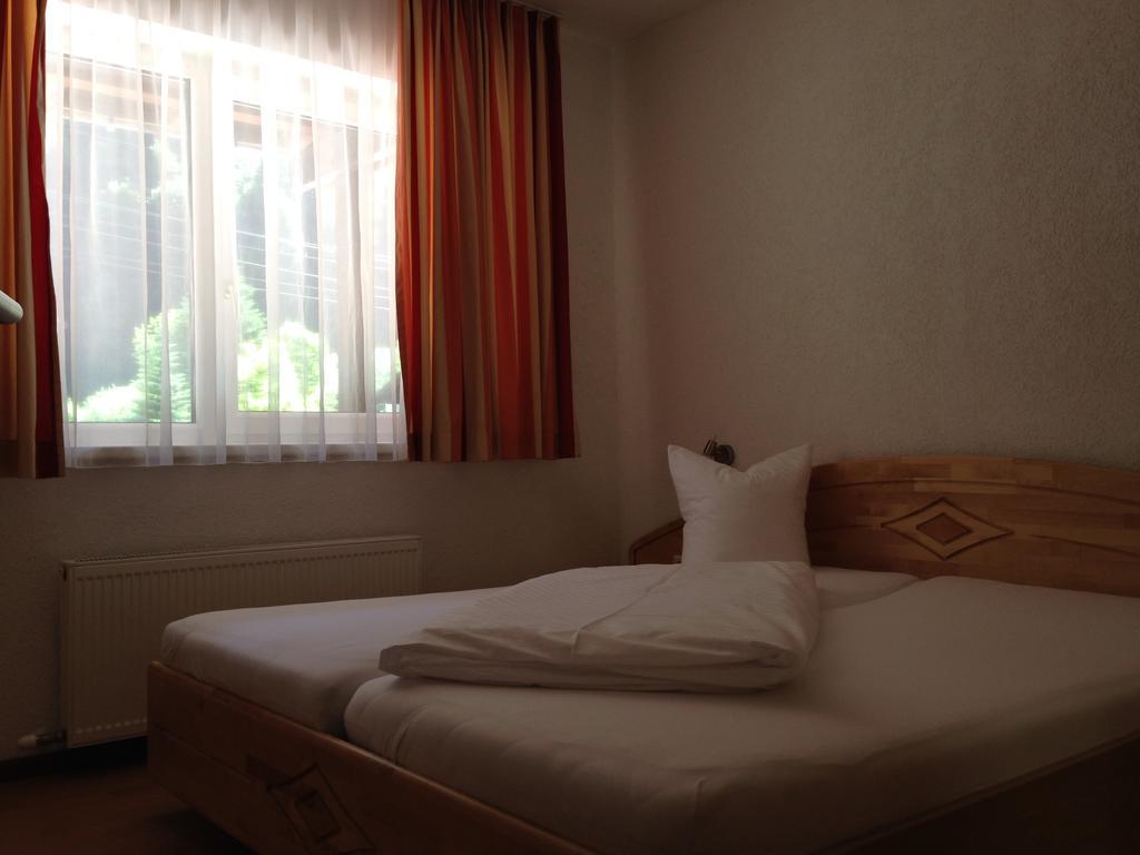 Hotel Zerres Partenen Buitenkant foto